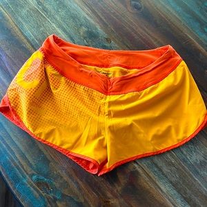 Reebok cross fit ass to ankle shorts medium orange EUC